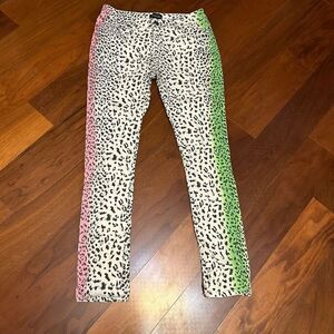 Jane Doe size 9 cheetah print pants‎
